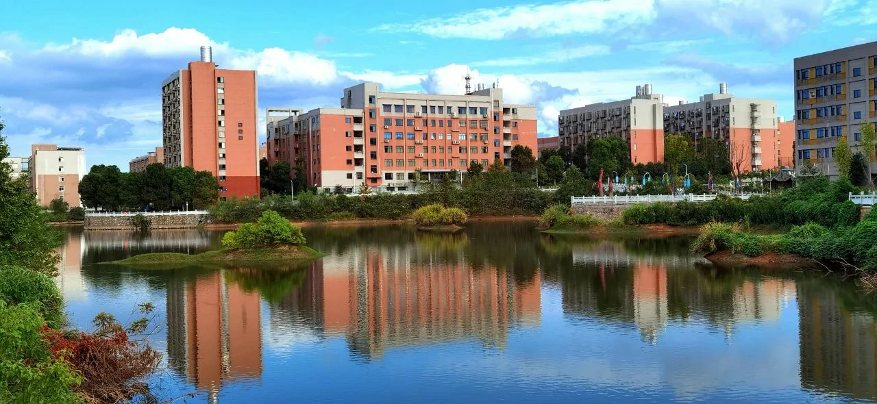 长沙明达高中校园风景