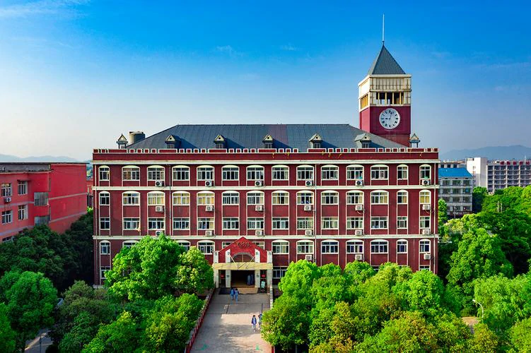 思沁高中.webp 思沁高中.webp